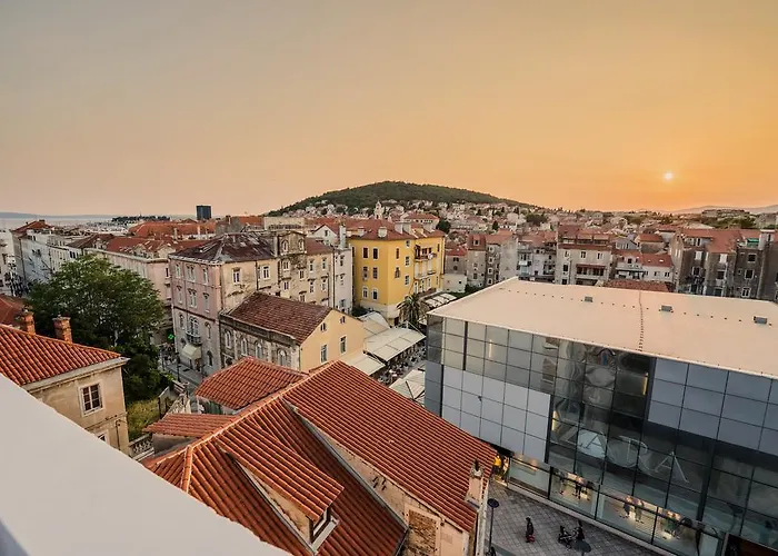 アパート Penthouse Priuli スプリト